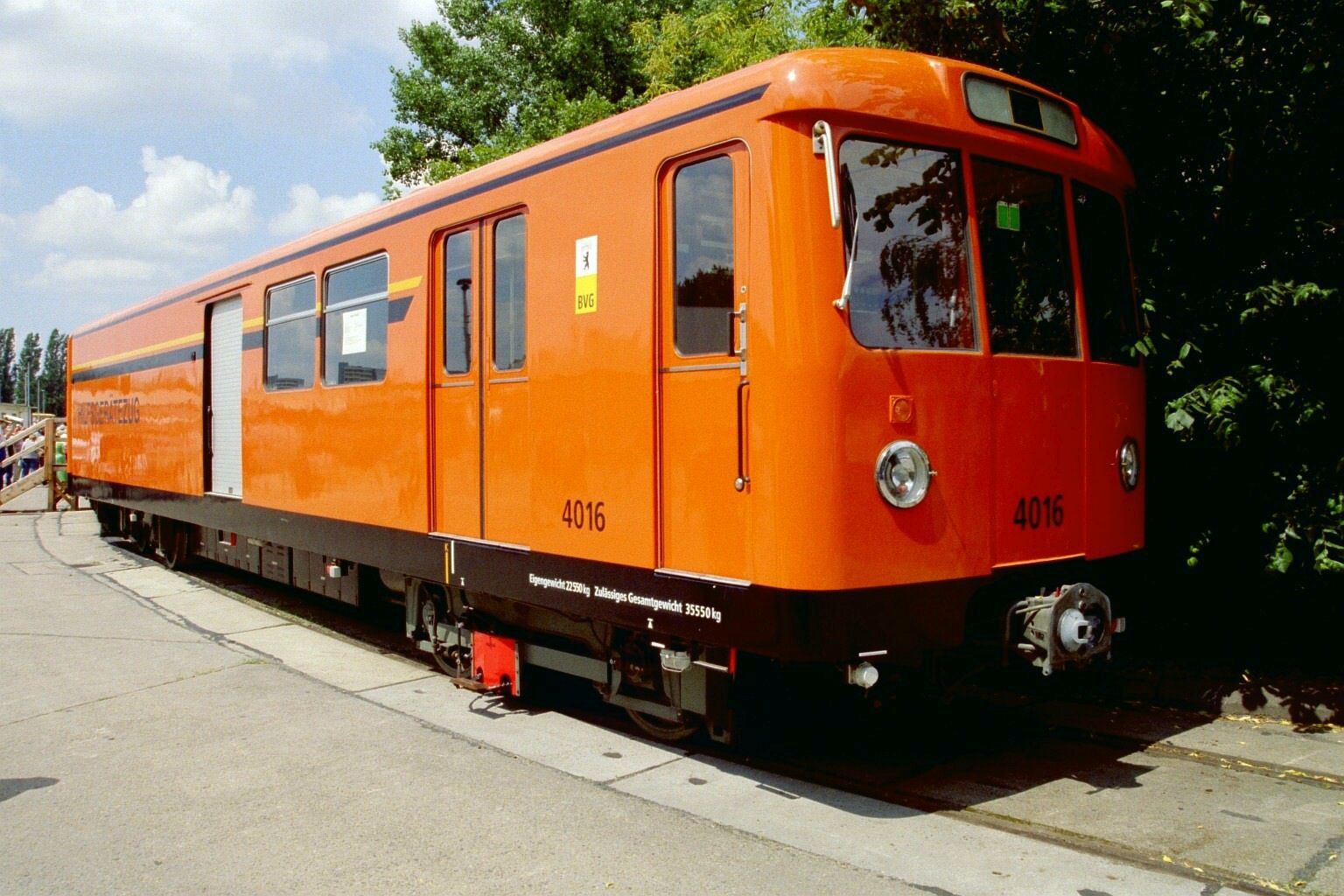   http://www.berliner-verkehr.de/ubbilder/utw4016_2.jpg 