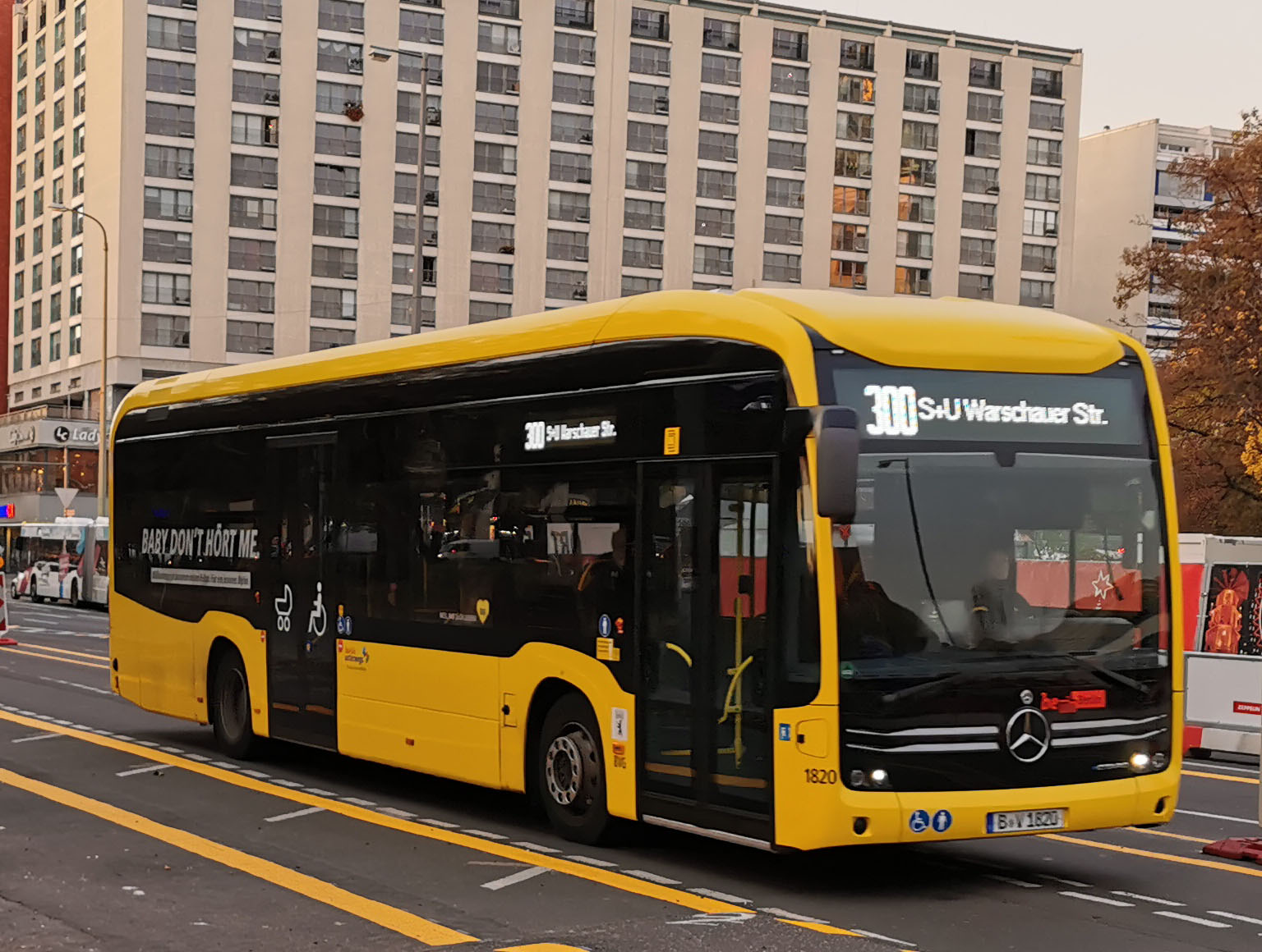 Foto: Bus 1801, Typ MB EN 19, Spandauer Str., November 2019